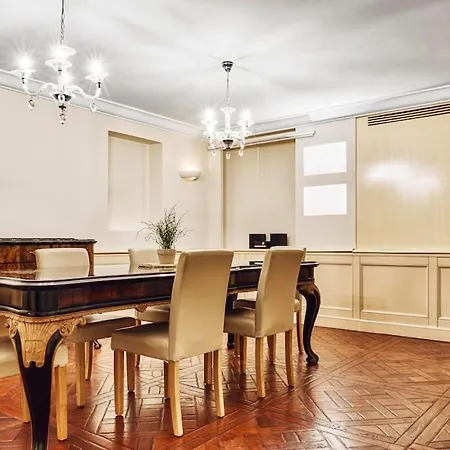 Luxury 4 Bedrooms Apartment